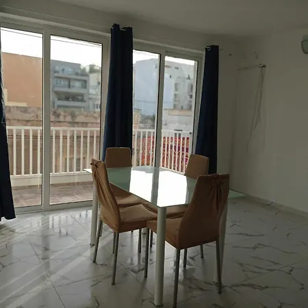 Gazde/Camere de închiriat Poppy Court Iz-Zlielaq